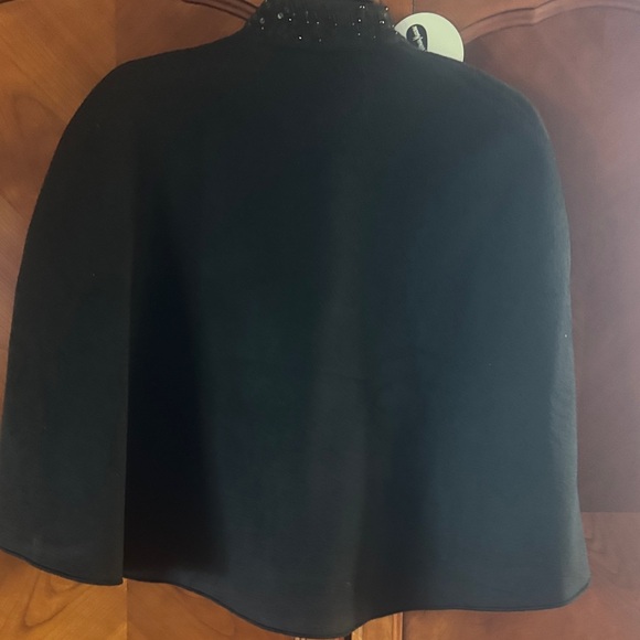 Neiman Marcus Elegant Black Cape with Bow - Picture 5 of 10
